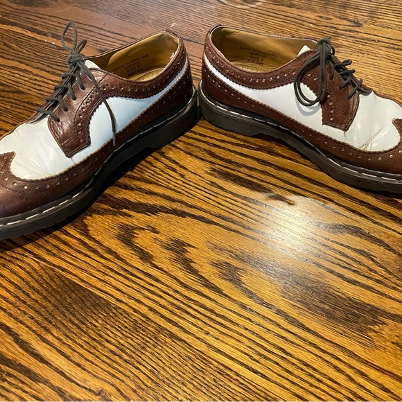 Vintage original Dr.Martens men’s wing tip style shoes. - Picture 5 of 13